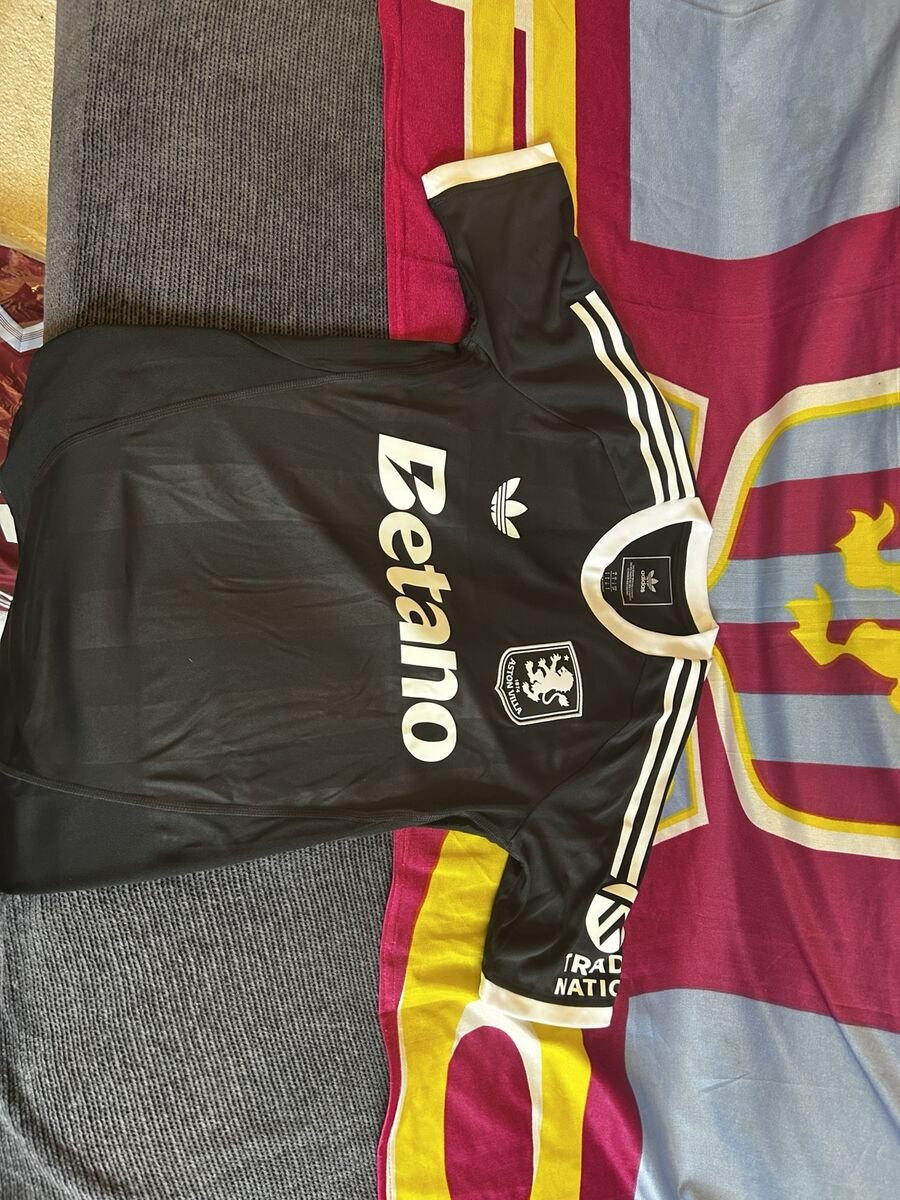 2025/26 Away / black Adidas Originals-style